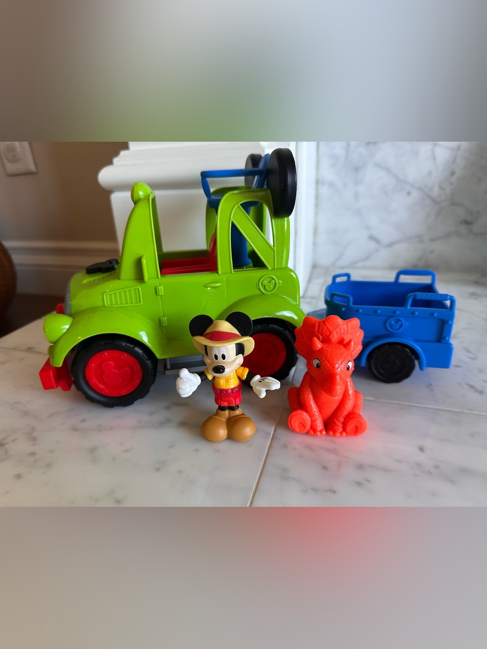 DISNEY Mickey Dino Safari Rover Jeep Playset